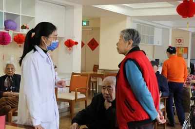 醫(yī)生在身旁，硬核托起健康“夕陽紅”——記社區(qū)健康咨詢服務(wù)的溫暖力量